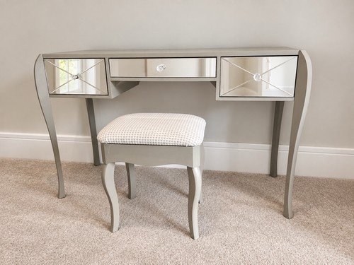 Laura ashley charleston - laura,